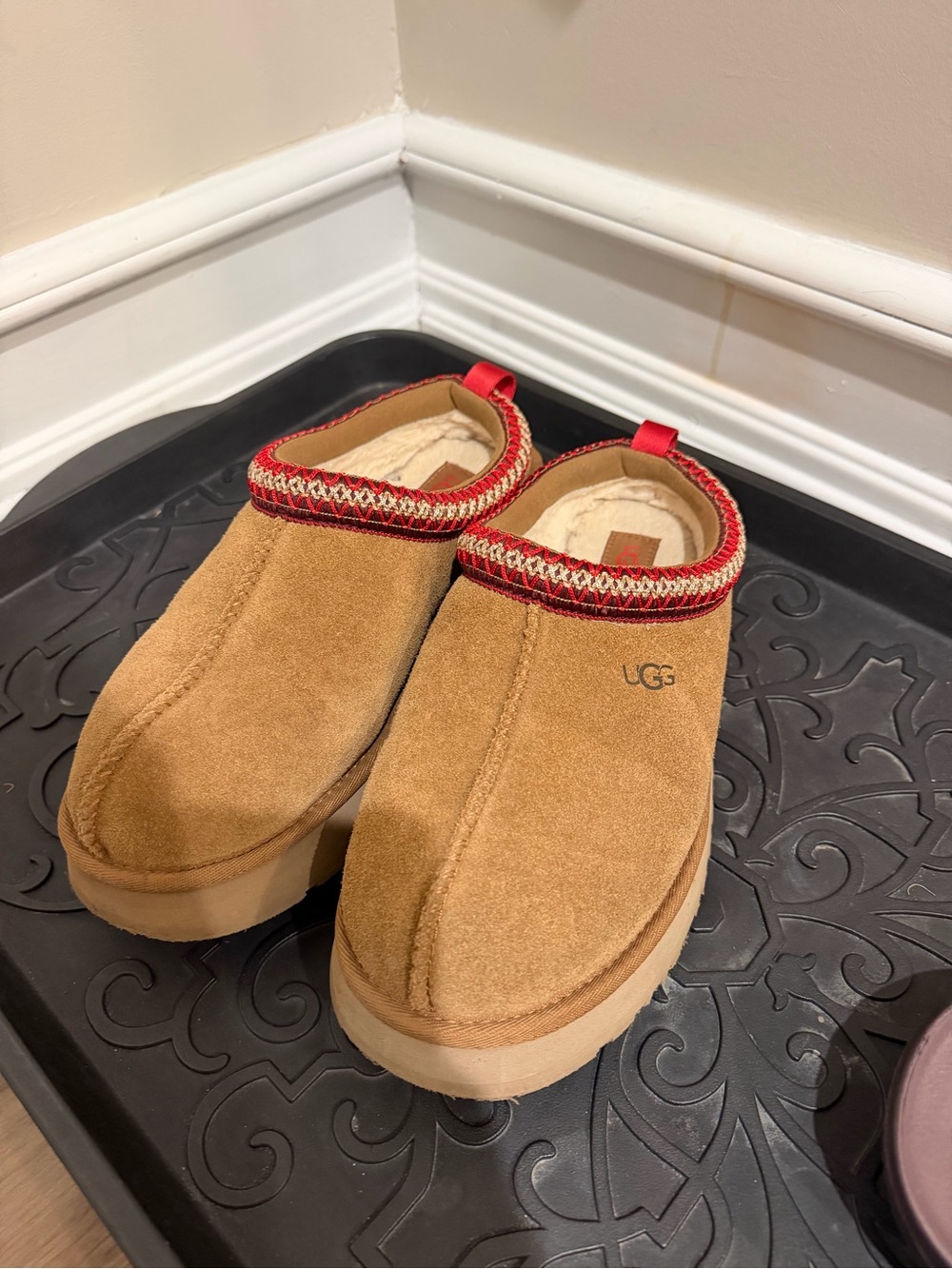 UGG Big Kids Chestnut Suede Slip-On Clog sz 6